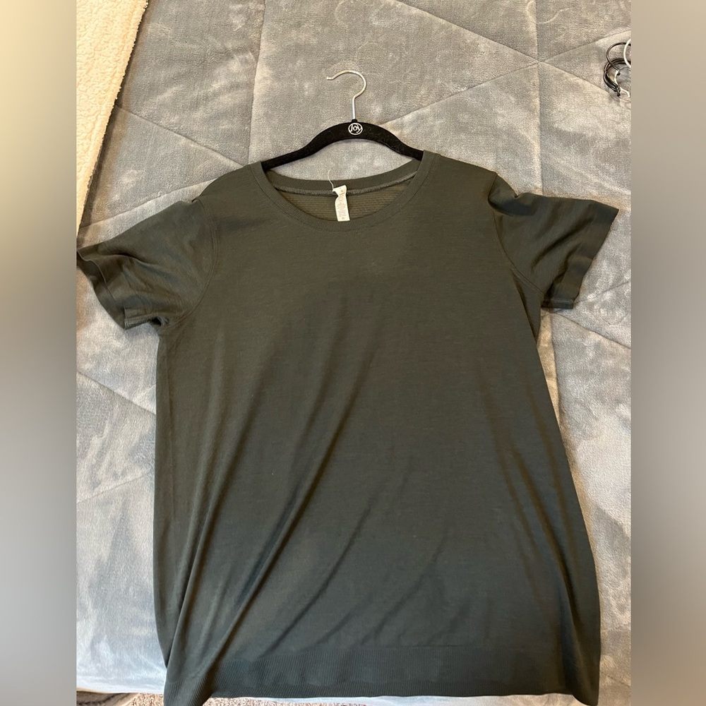 Lululemon black relaxed swifty tech